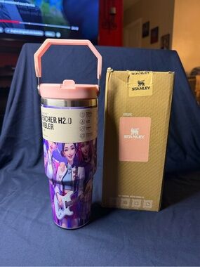 Stanley Pink Handle H2.0 Tumbler with Illustrated Band k-pop Demon Hunter